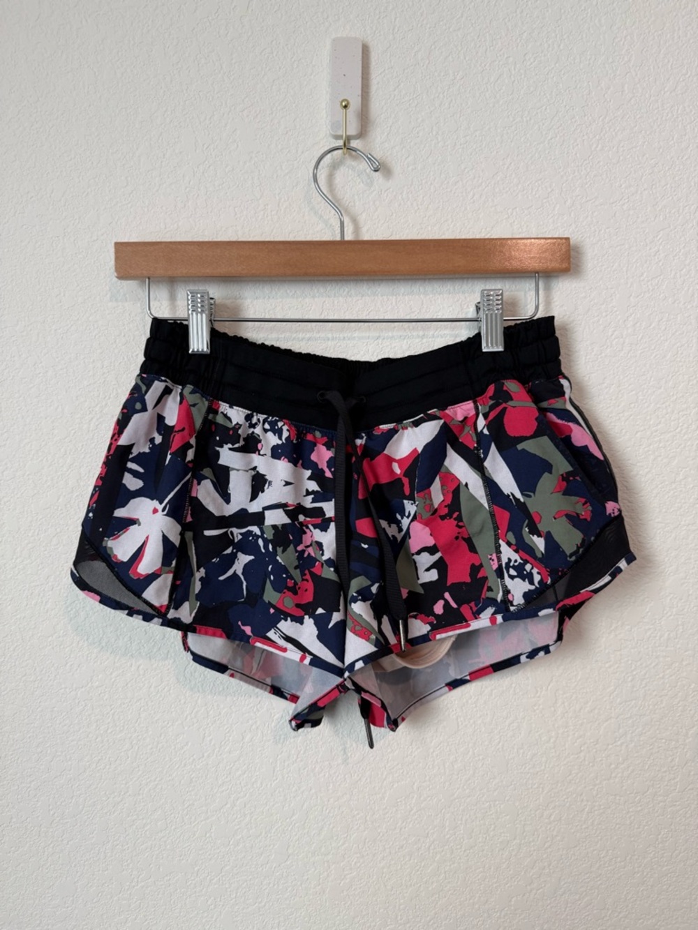 Lululemon Hotty Hot Shorts Pop Cut Boom Juice